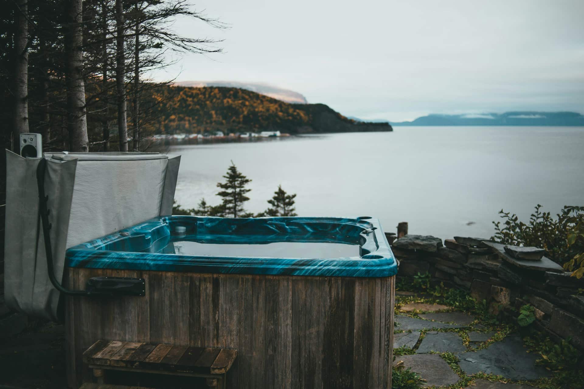You are currently viewing Reasons why you should book a weekend hot tub break