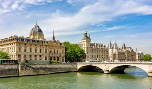 Read more about the article The 8 Best Hotels in Paris (Updated 2024)