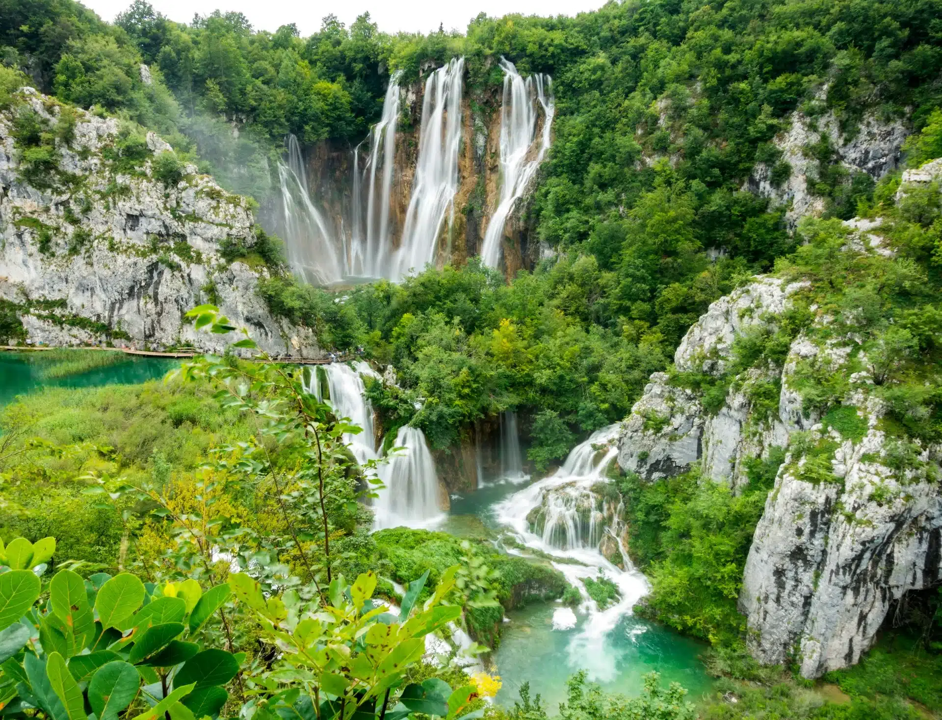 You are currently viewing Beyond Words: Experiencing the Ethereal Beauty of Plitvice Lakes