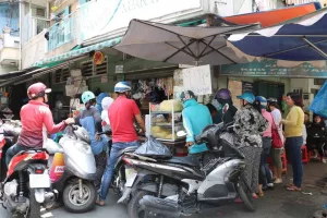 Read more about the article Top 10 Best Street Food In Ho Chi Minh City