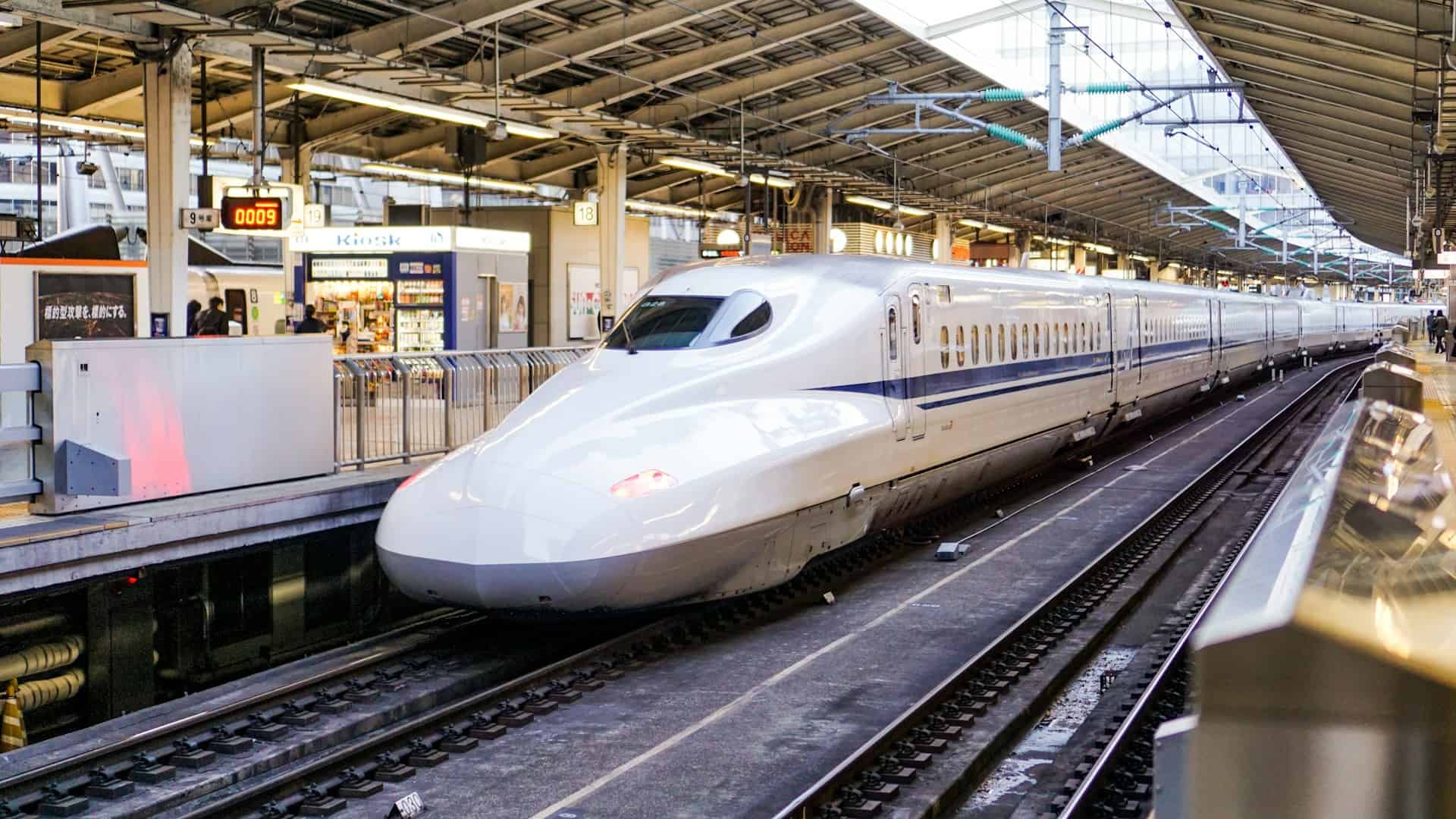 Read more about the article The Complete Guide to Experiencing the Shinkansen High-Speed Trains in Japan