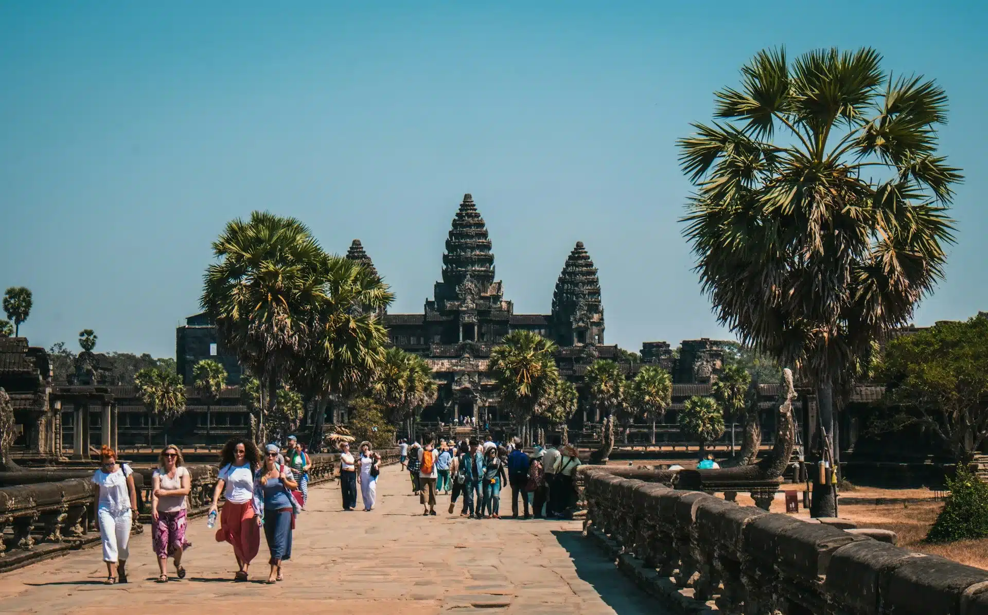 You are currently viewing Cambodia’s Splendor: A Seamless Journey from Sihanoukville to Phnom Penh