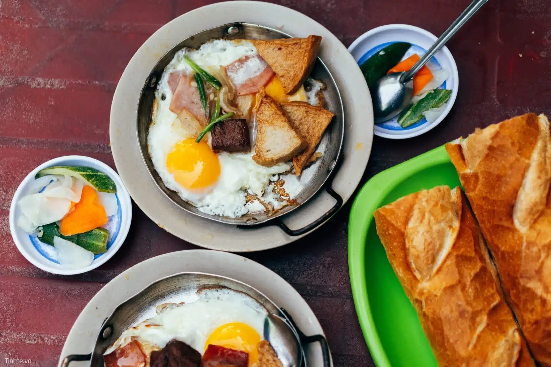 Read more about the article How to Experience the Best Food Tours in Vietnam
