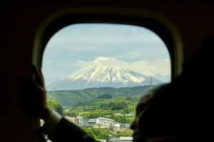 Read more about the article How to Navigate Japan’s Railway System: Types, Tickets & Tips
