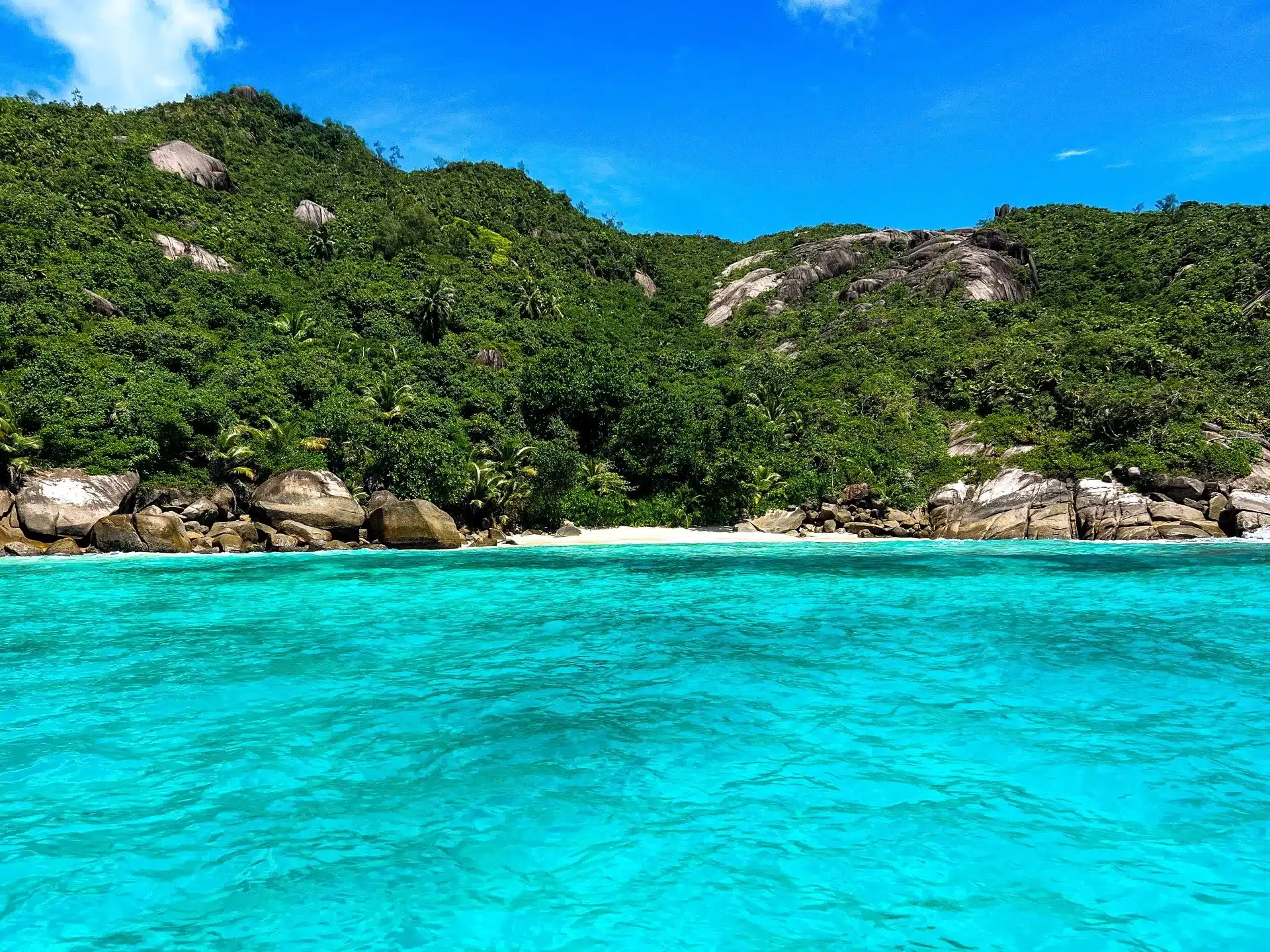 You are currently viewing Top Seychelles Travel Tips: Not to Miss Islands and Beaches
